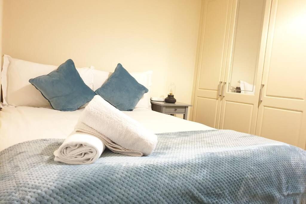 Large 3 Bed, Galway City Centre Apartment Ngoại thất bức ảnh