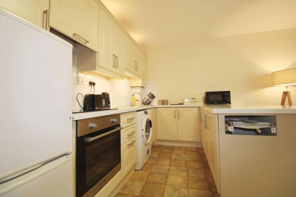 Large 3 Bed, Galway City Centre Apartment Ngoại thất bức ảnh