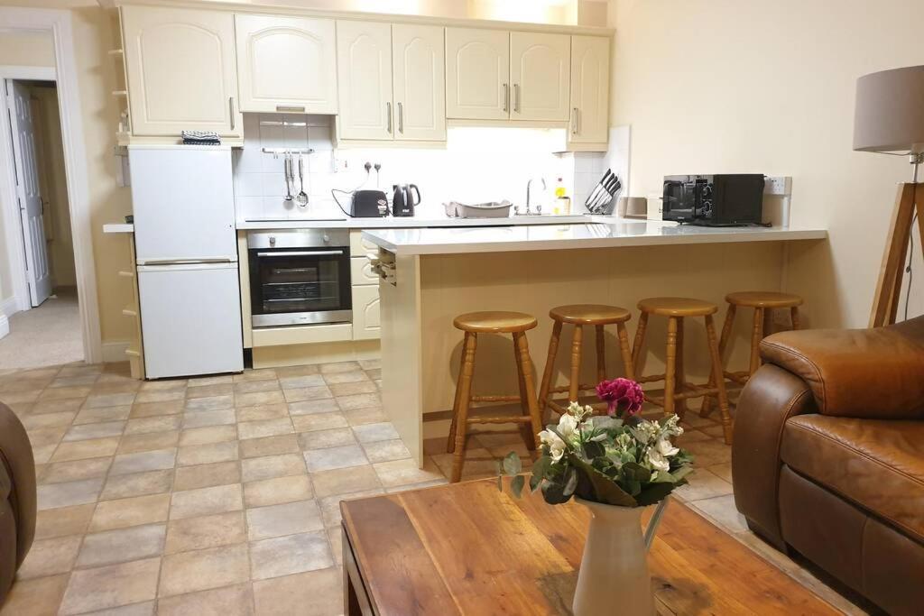 Large 3 Bed, Galway City Centre Apartment Ngoại thất bức ảnh