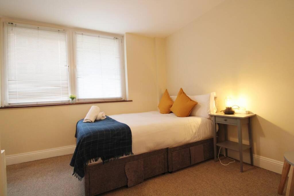 Large 3 Bed, Galway City Centre Apartment Ngoại thất bức ảnh